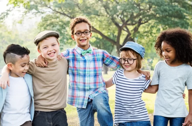 children with arms on shoulders standing in a line